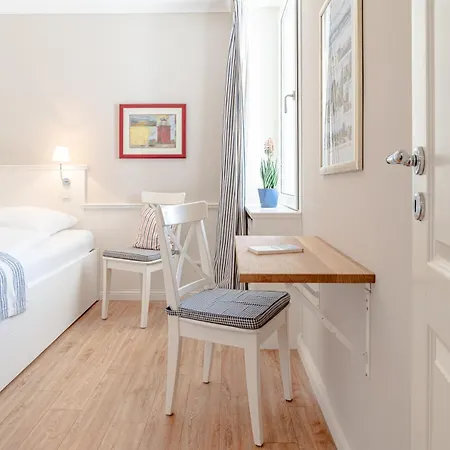 Haus Uthlande 25 Апартаменты *